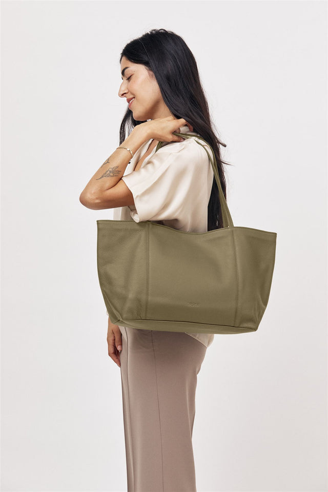 Makena Tote