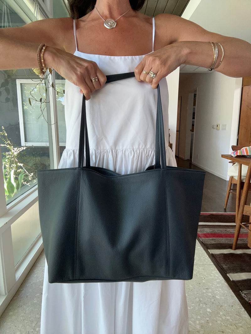 Makena Tote Pebble Grain